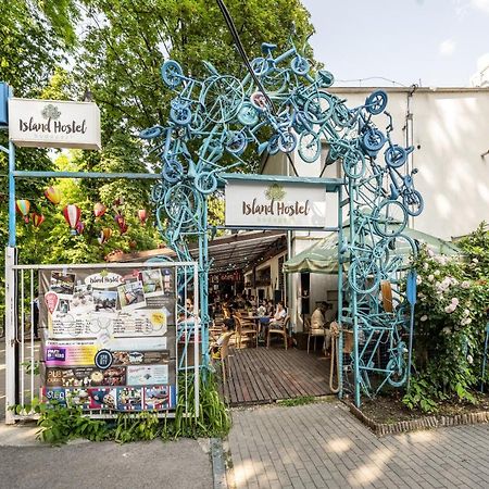 Island Hostel Budapest (Adults Only) Bagian luar foto The entrance to the island