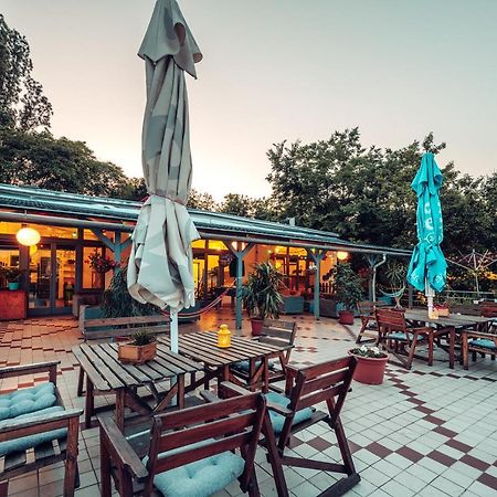 Island Hostel Budapest (Adults Only) Bagian luar foto The restaurant