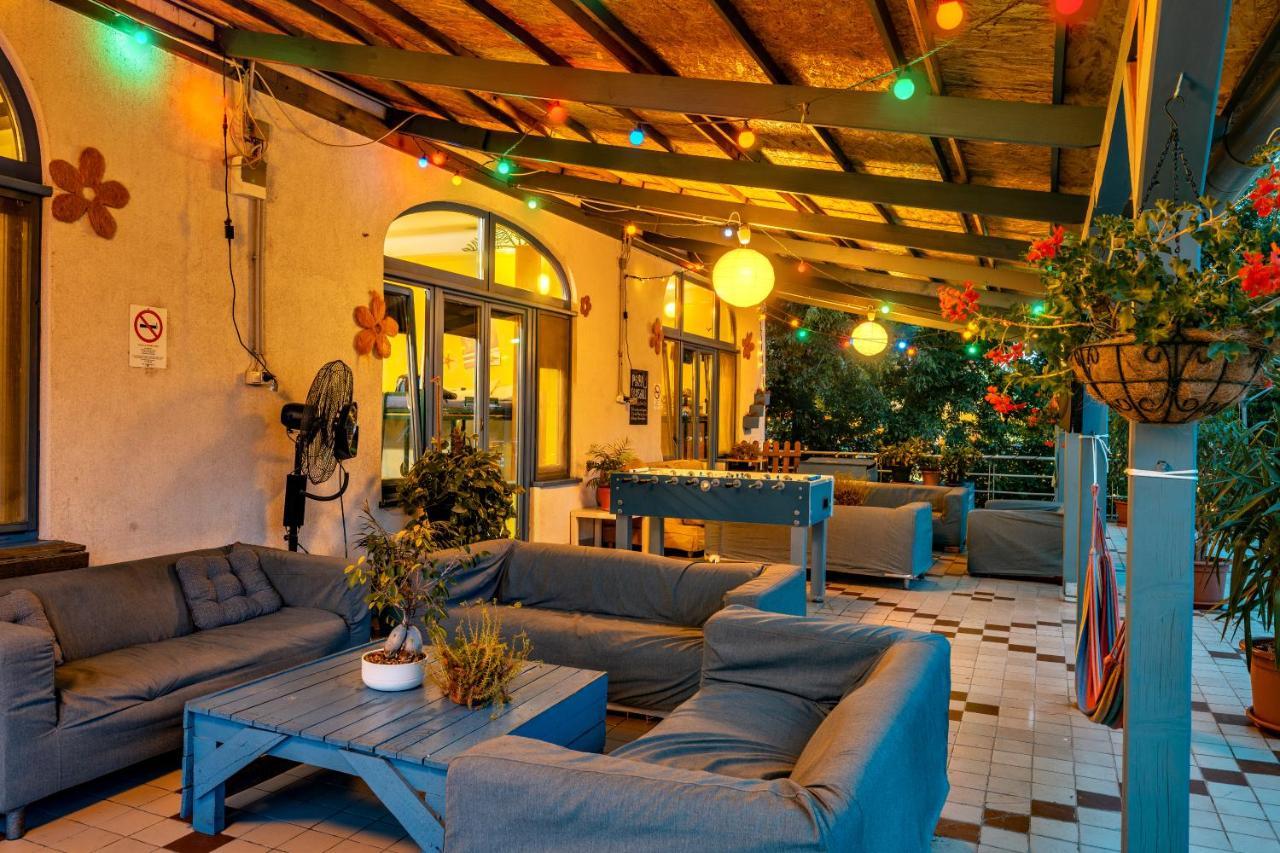 Island Hostel Budapest (Adults Only) Bagian luar foto The terrace of the restaurant