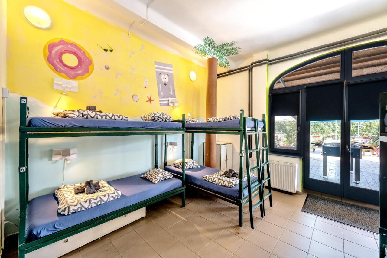 Island Hostel Budapest (Adults Only) Bagian luar foto Hostel in Prague