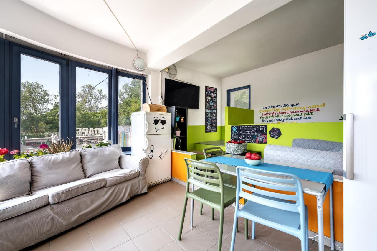 Island Hostel Budapest (Adults Only) Bagian luar foto The kitchen of the house