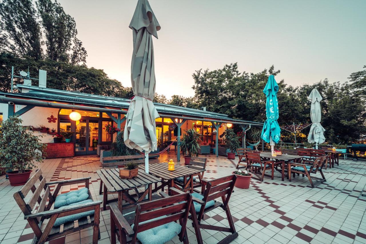 Island Hostel Budapest (Adults Only) Bagian luar foto The restaurant