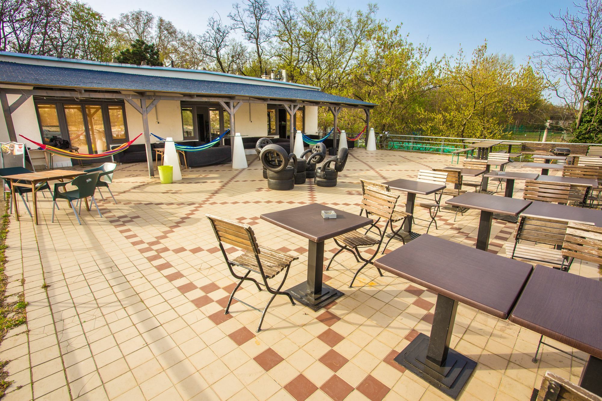 Island Hostel Budapest (Adults Only) Bagian luar foto The terrace of the restaurant