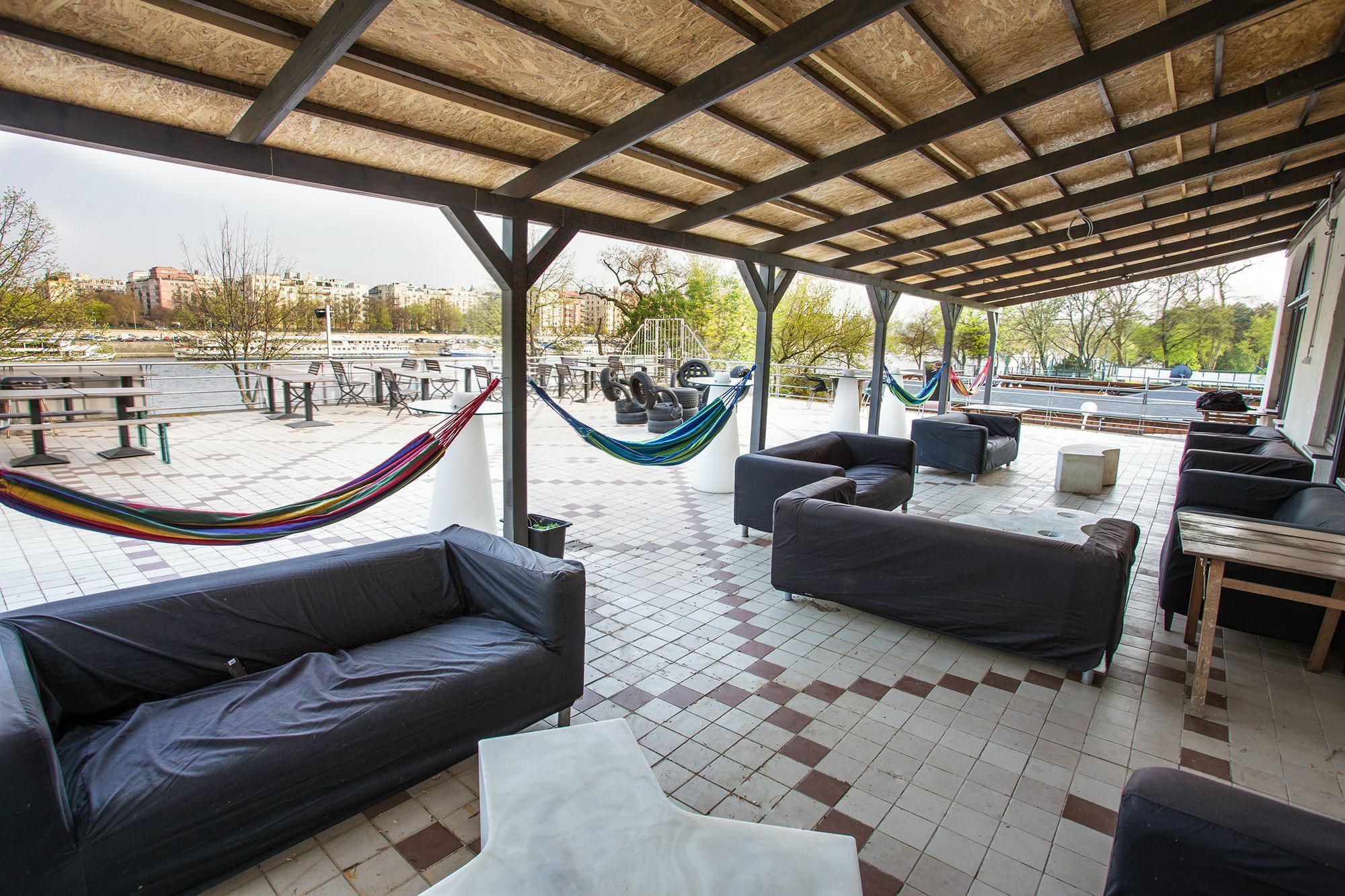 Island Hostel Budapest (Adults Only) Bagian luar foto The terrace of the hostel