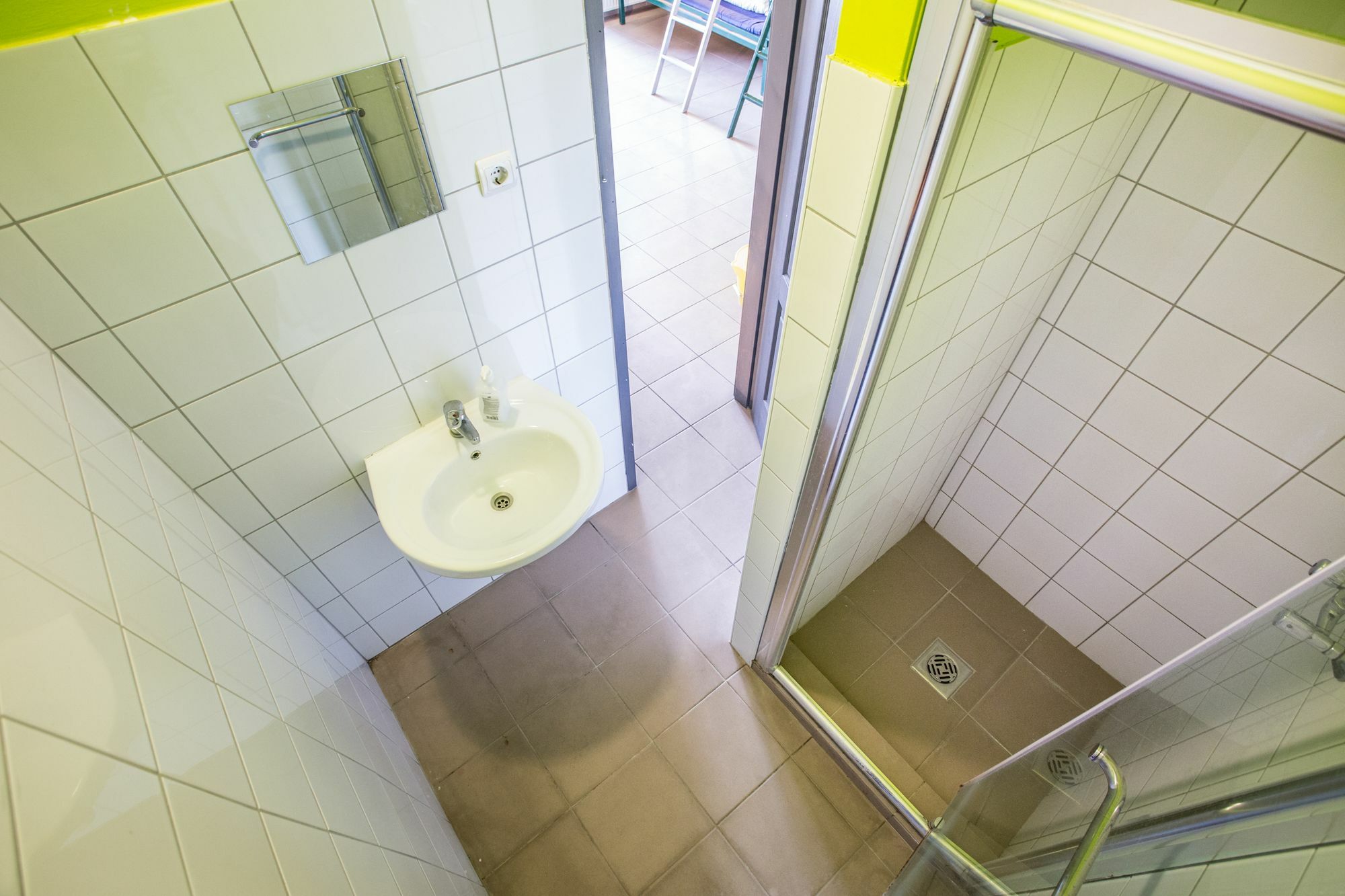 Island Hostel Budapest (Adults Only) Bagian luar foto A wet room